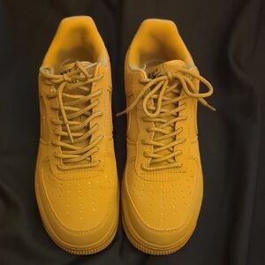 NWOT Women's Nike Air Force 1 Supreme